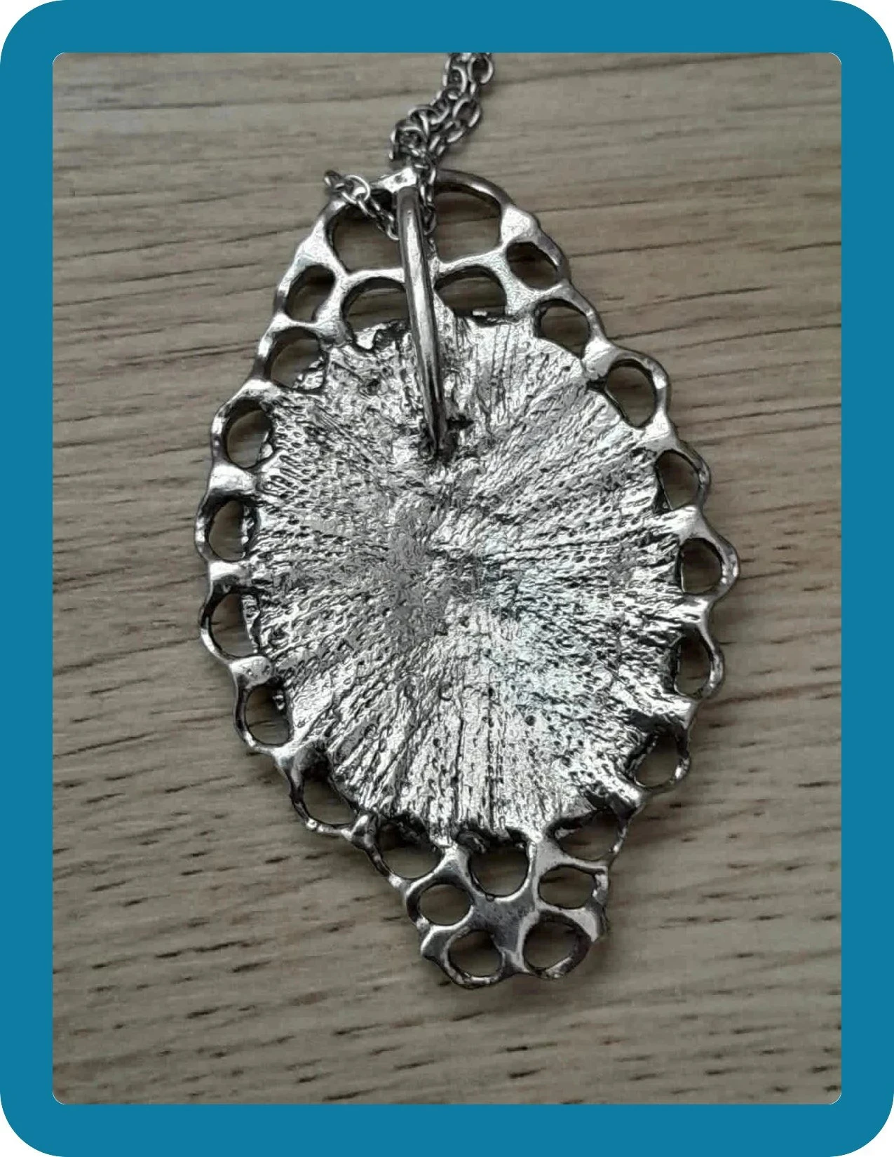 Halsband gedragen door Rosalie in de Twilight Saga – photo 3